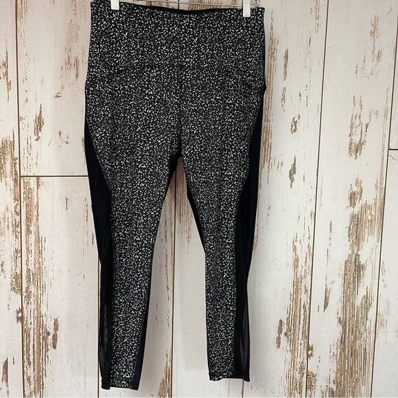 Xersion Pants - Xersion, Mesh Capris. Size Large. In excellent condition!